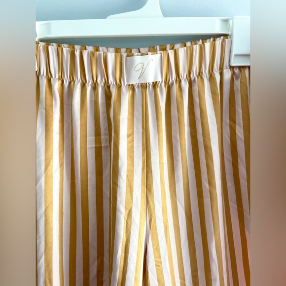 Victoria’s Secret After Hours Silky Satin Lounge Pajama with Pockets - Picture 4 of 5